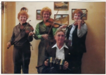 Maida with Cuz Teahan, flanked by Úna McGlew and Mary McDonagh